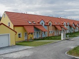 2000 10 řadových RD Staré Hodějovice.jpg